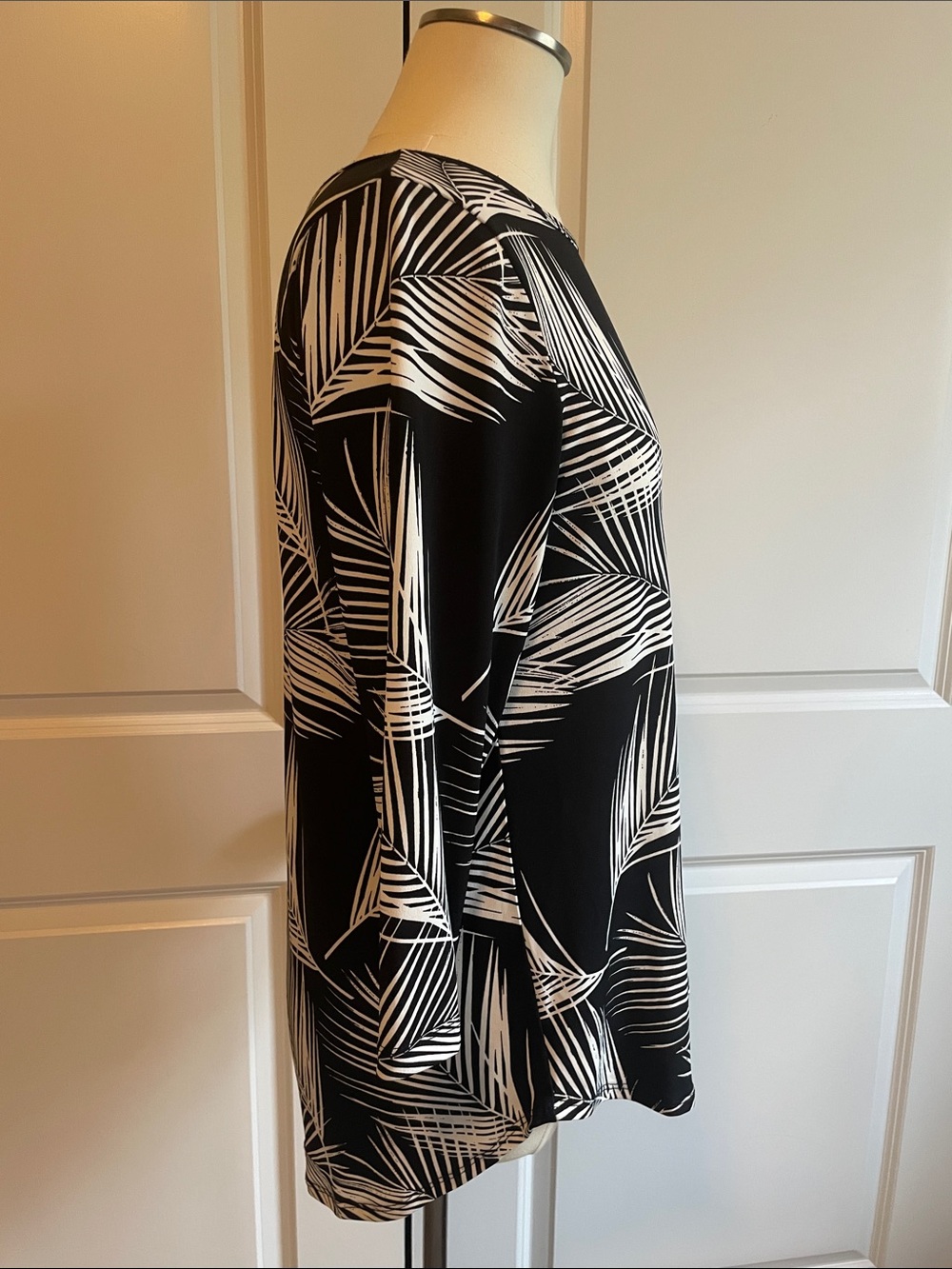 Karen Kane Black and White Palm Leaf Tunic Size XL - Picture 4 of 6